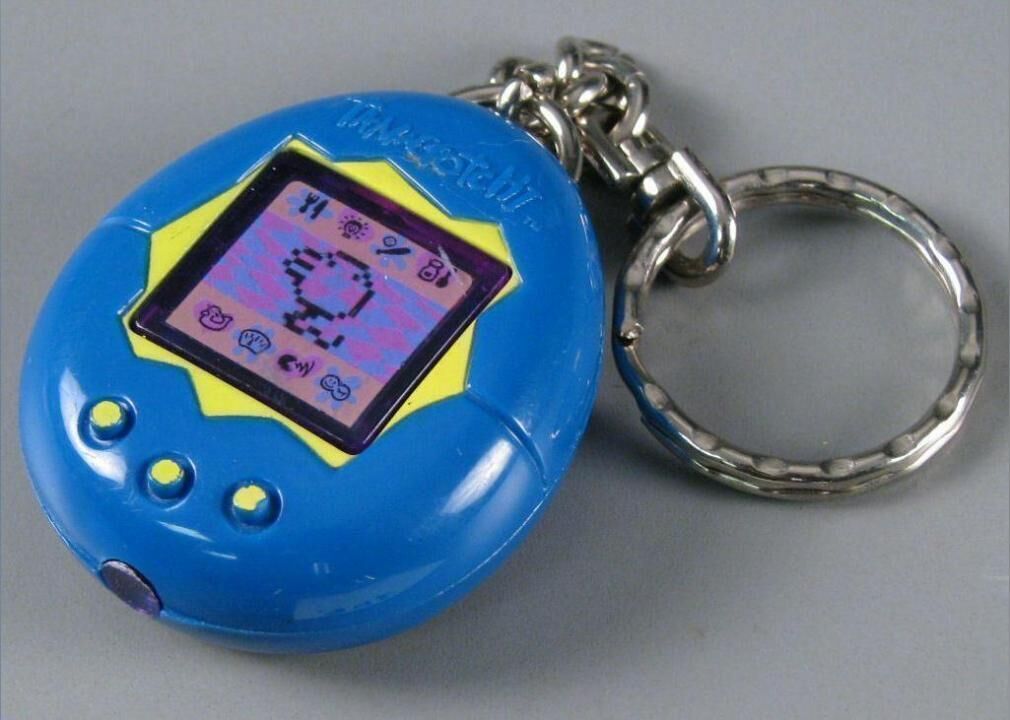 1997: Tamagotchi